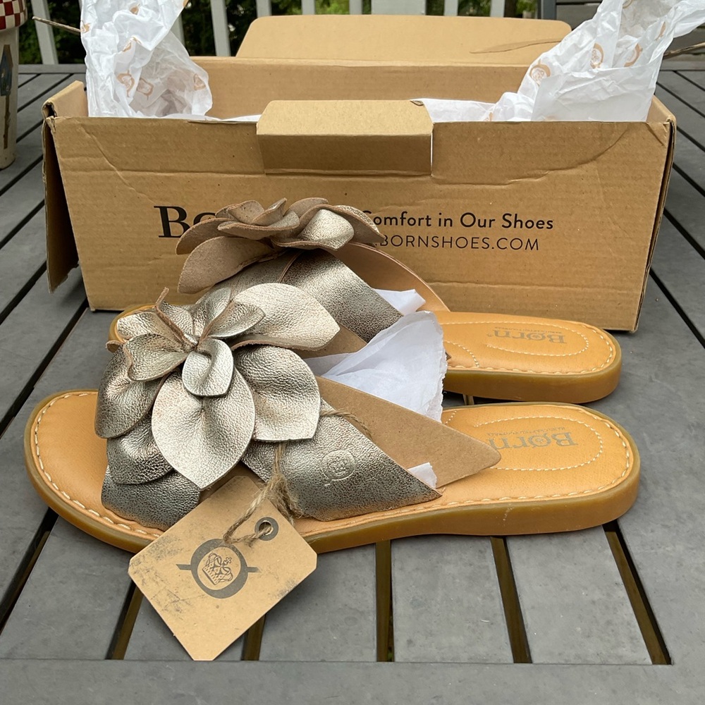 NWT Born Women's Gold Floral Sandals Size 8M - Picture 4 of 9
